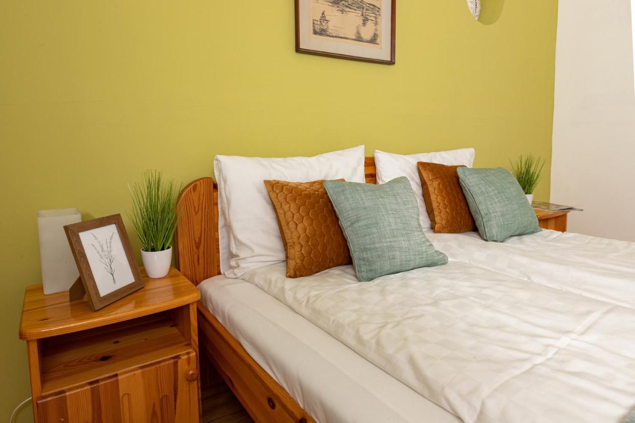 Berkenye Vendeghaz Hotel Balatonfured Ngoại thất bức ảnh