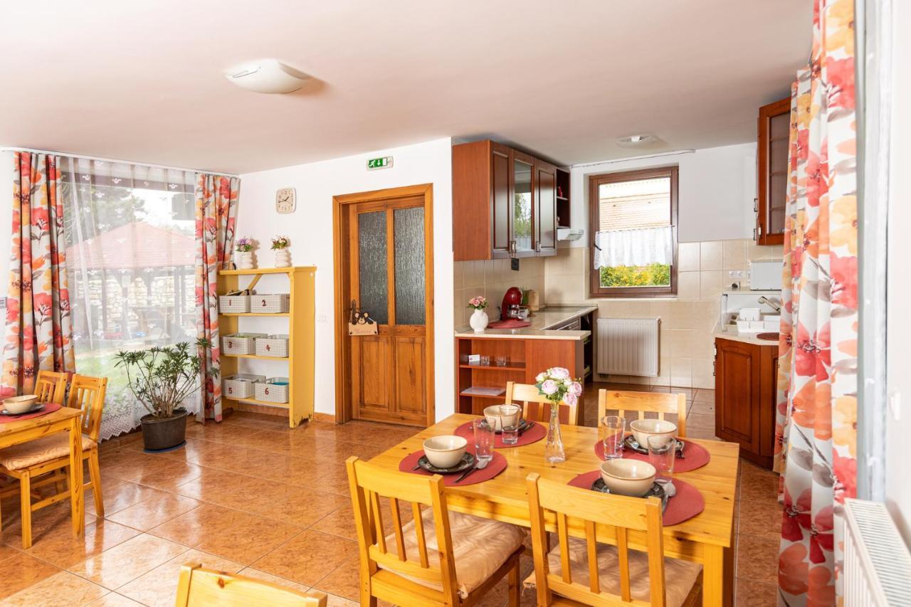 Berkenye Vendeghaz Hotel Balatonfured Ngoại thất bức ảnh