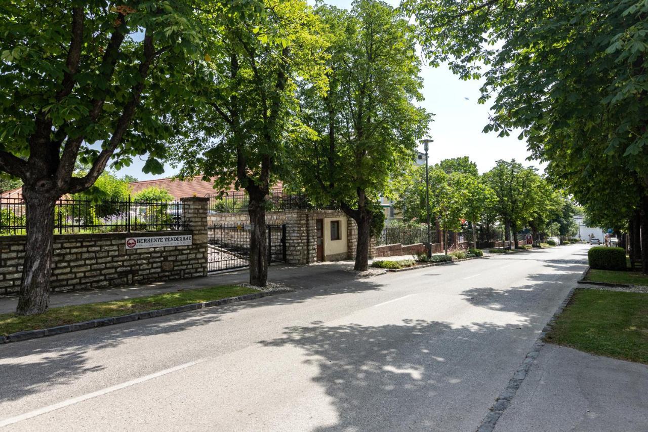 Berkenye Vendeghaz Hotel Balatonfured Ngoại thất bức ảnh
