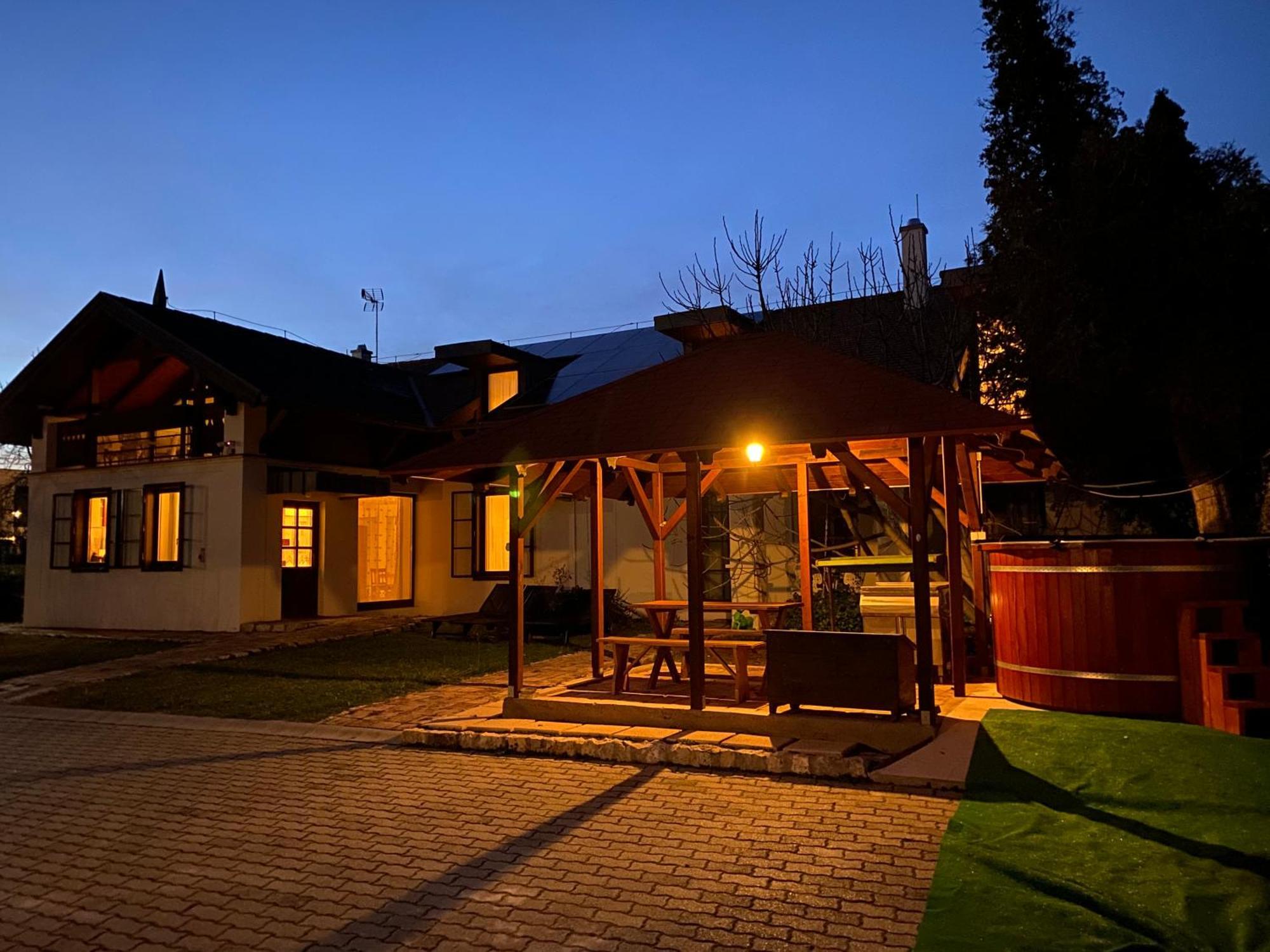 Berkenye Vendeghaz Hotel Balatonfured Ngoại thất bức ảnh