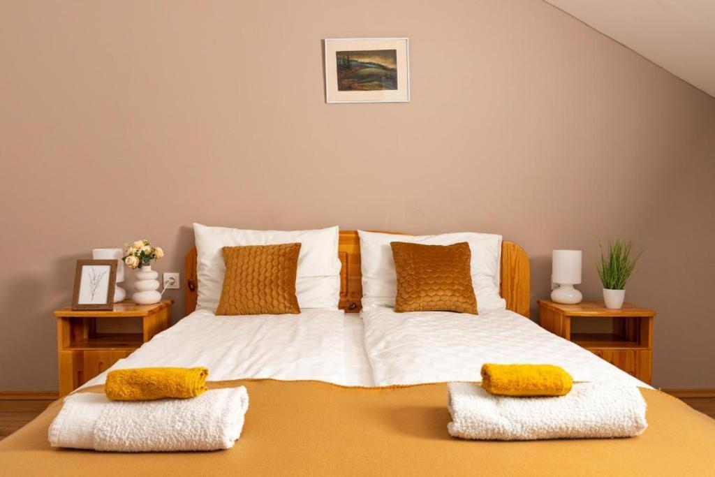 Berkenye Vendeghaz Hotel Balatonfured Ngoại thất bức ảnh