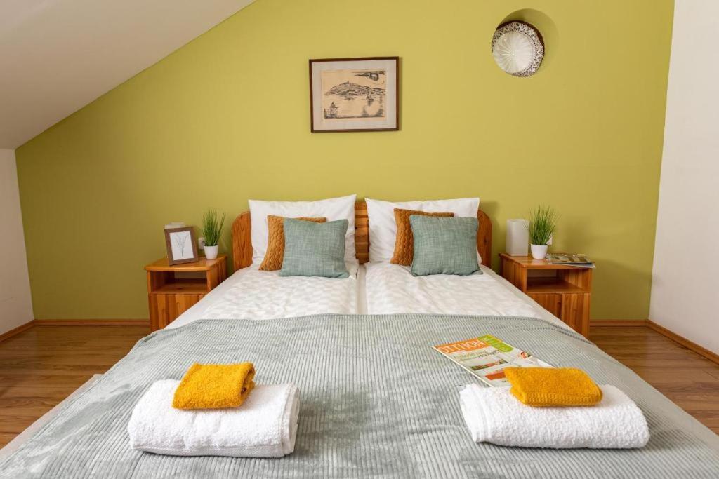 Berkenye Vendeghaz Hotel Balatonfured Ngoại thất bức ảnh