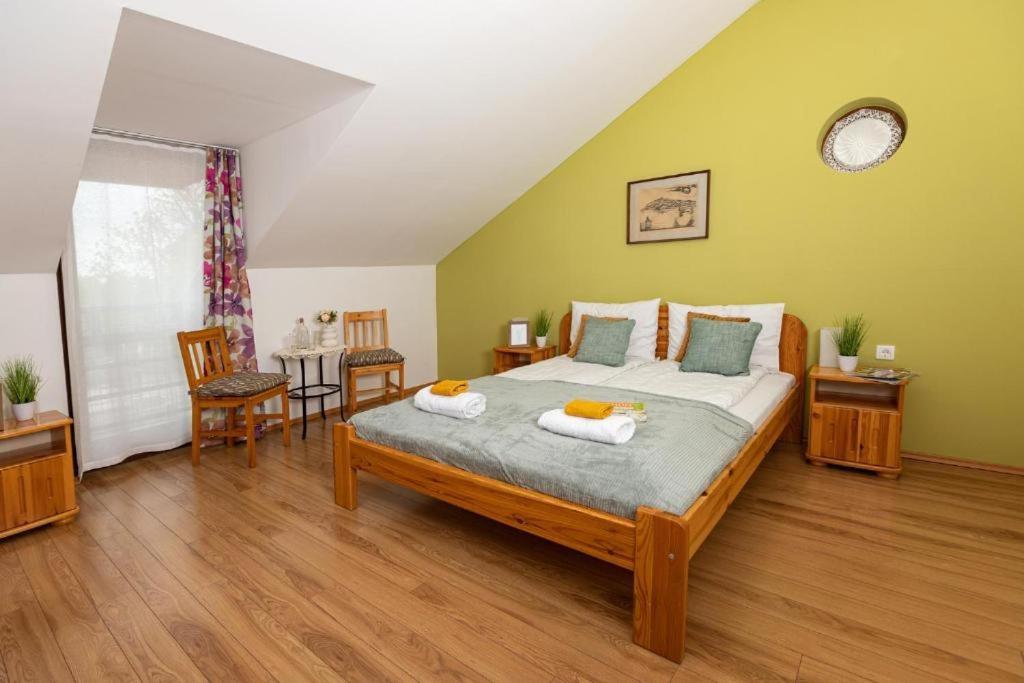 Berkenye Vendeghaz Hotel Balatonfured Ngoại thất bức ảnh